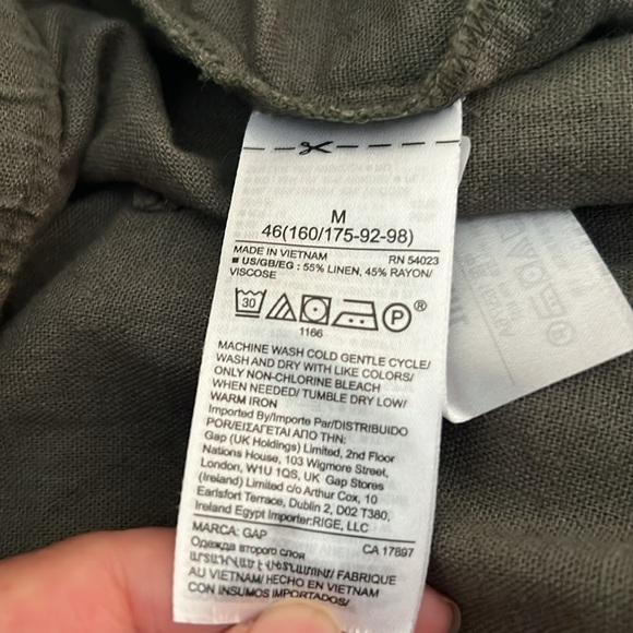 Gap bundle of 2 Green and Tan  women’s Shorts - Picture 6 of 6